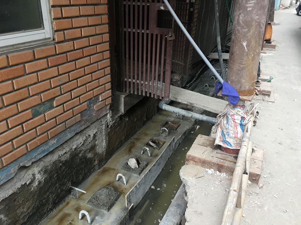 Hà Nội: Nhà sắp đổ do xây dựng vượt 5 tầng, người dân lo lắng...