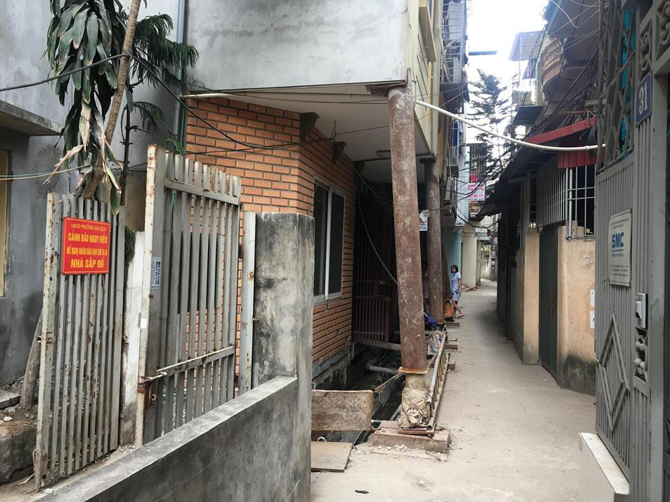 Hà Nội: Nhà sắp đổ do xây dựng vượt 5 tầng, người dân lo lắng...