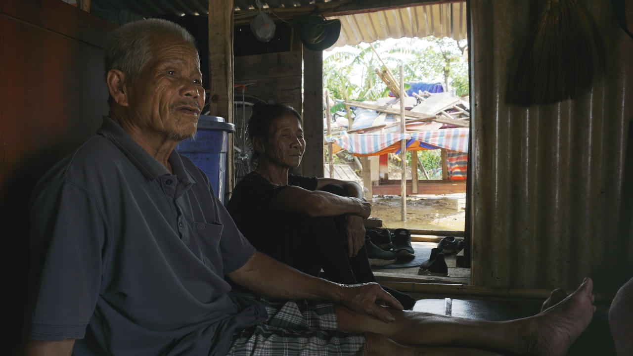 Éo le những mảnh đời xóm nổi chân cầu Long Biên