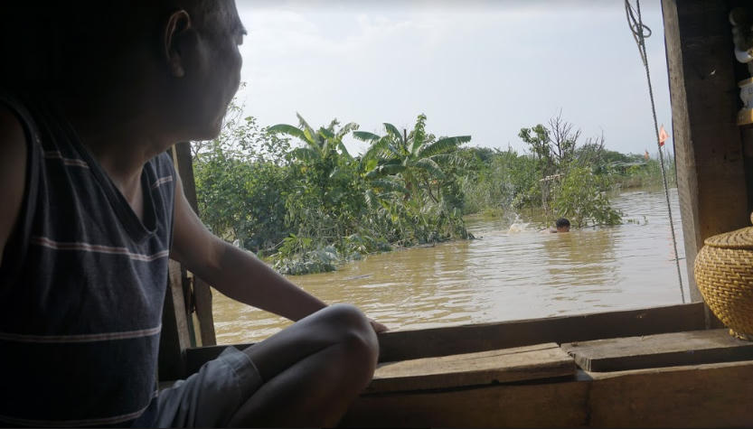 Éo le những mảnh đời xóm nổi chân cầu Long Biên