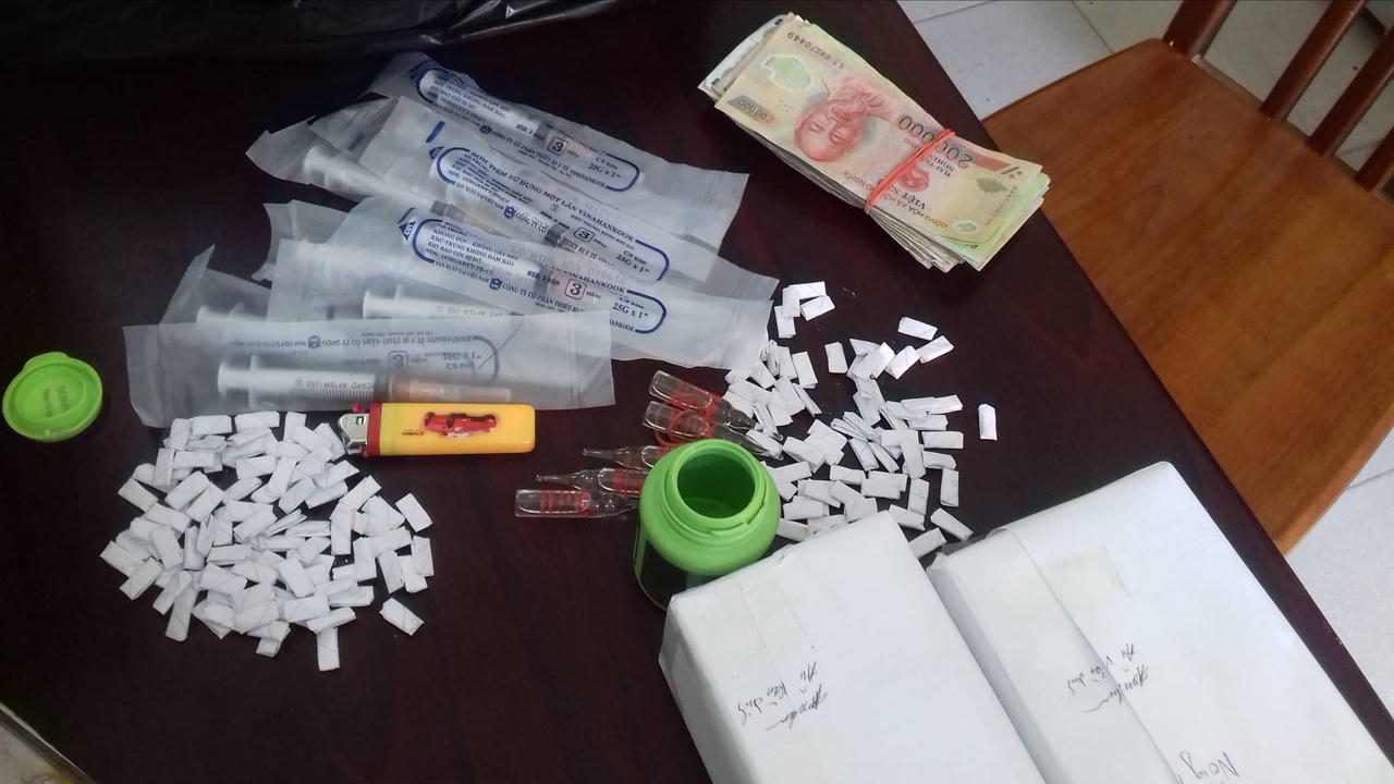 Triệt phá nhóm đối tượng bán lẻ hàng trăm gói ma túy mỗi ngày