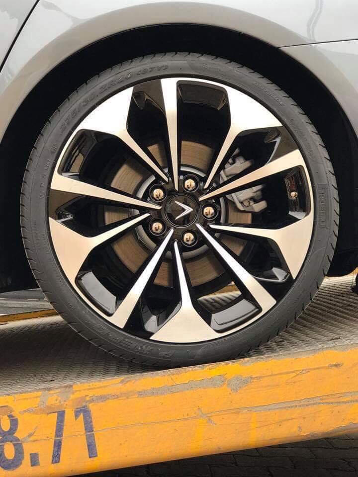 Rò rỉ hình ảnh đầu tiên về Sedan VinFast Lux A2.0 tại Việt Nam