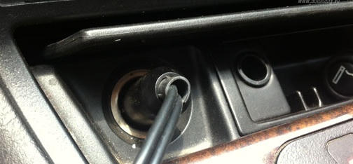 Sử dụng bơm lốp ô tô mini như thế nào khi lốp xe gặp sự cố?