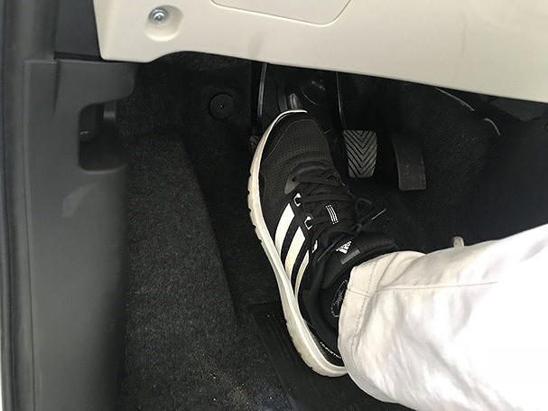 Khắc phục lỗi đạp nhầm chân ga ô tô 