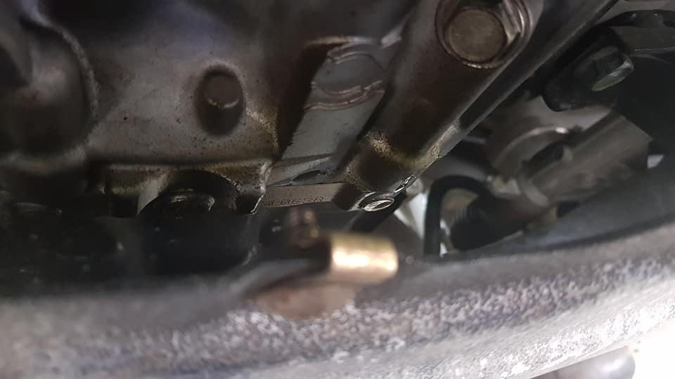 Nhiều chủ xe bất bình với kết luận của Nissan Việt Nam về lỗi rò rỉ dầu