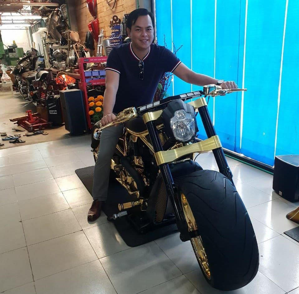 Dàn xe mạ vàng của Phúc XO vừa bị bắt giá trị bao nhiêu ?