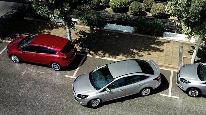 Kỹ năng lùi ô tô mà tài xế nào cũng nên biết 