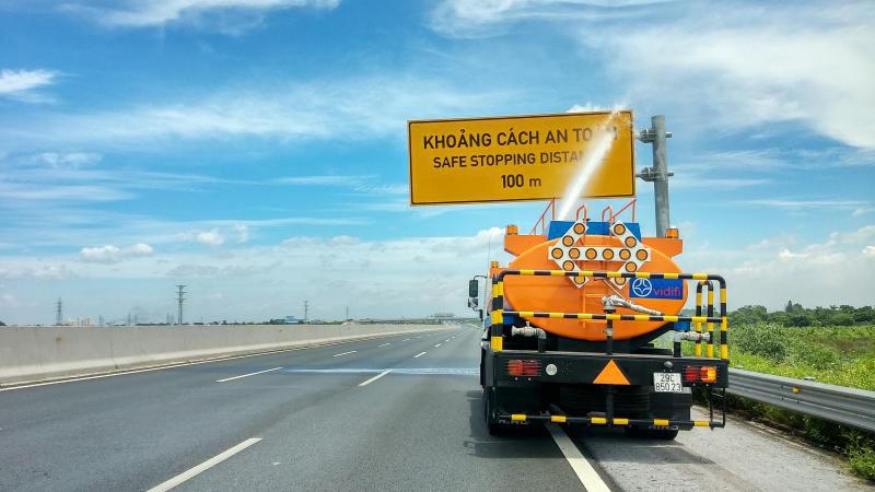 Những nguyên tắc sống còn khi lái xe trên cao tốc