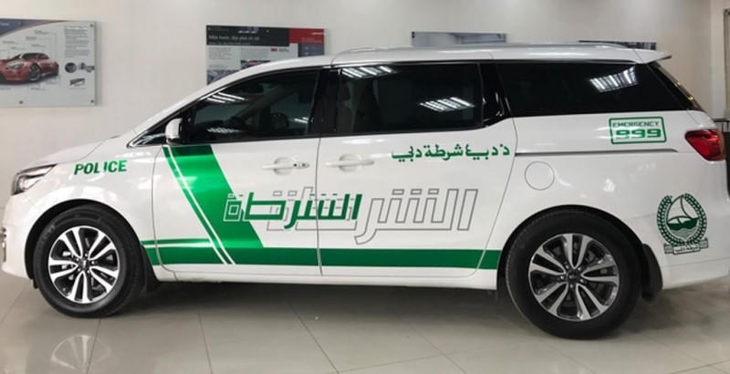 Ô tô dán tem cảnh sát Dubai sẽ không được đăng kiểm 
