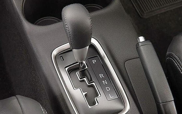 Ký hiệu cơ bản trên cần số ô tô cho tài xế mới