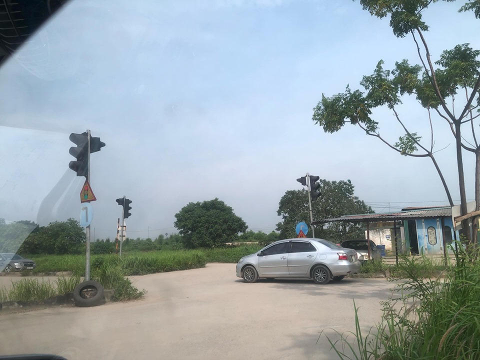 Hà Nội: Cận cảnh sân dạy lái xe 'chui' tại ngõ 464 Âu Cơ