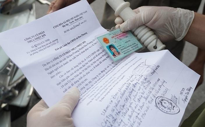 Trình giấy đi đường không hợp lệ, nhiều người Hà Nội phải quay đầu xe