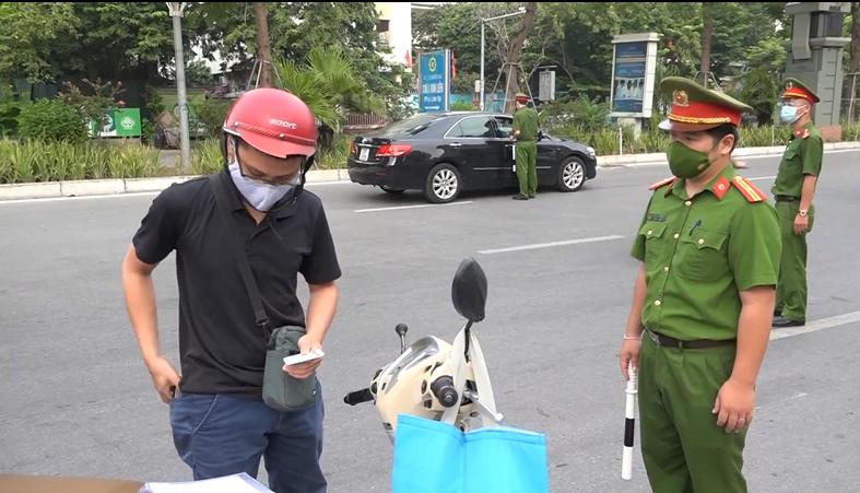 Hà Nội huy động lực lượng 'siết' lý do người dân ra đường