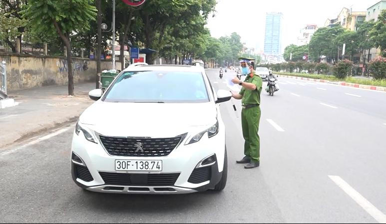 Hà Nội huy động lực lượng 'siết' lý do người dân ra đường
