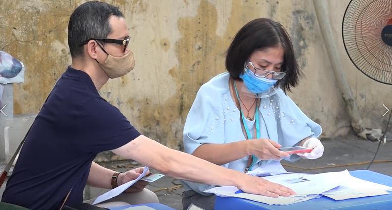 Hà Nội huy động lực lượng 'siết' lý do người dân ra đường