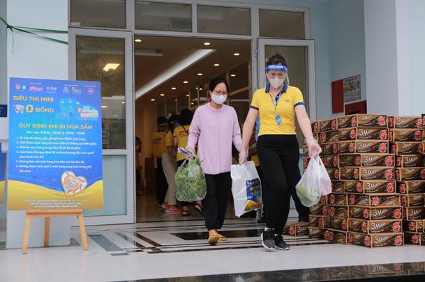 "Siêu thị 0 đồng" tại Quận Tây Hồ: Giúp đỡ người dân khó khăn giữa mùa dịch