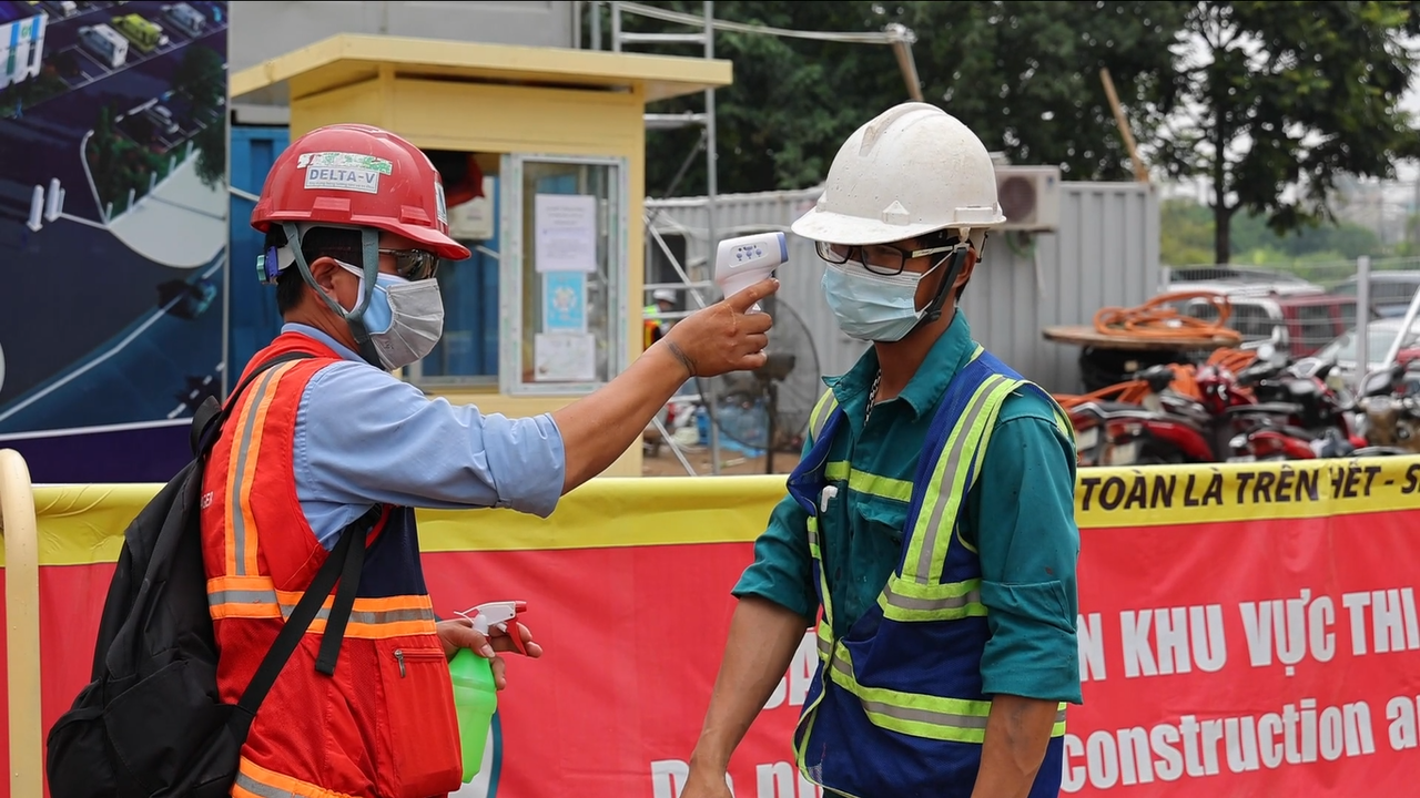 Mục sở thị bên trong Bệnh viện dã chiến có 850 công nhân thần tốc ngày đêm xây dựng 
