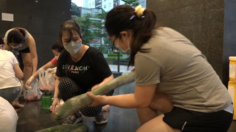 Độc đáo mô hình 'đi chợ hộ' tại chung cư Hà Nội mùa dịch 