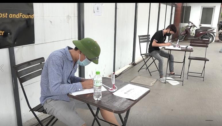 Tài xế xe 'luồng xanh' phấn khởi khi Hà Nội test lưu động COVID-19 