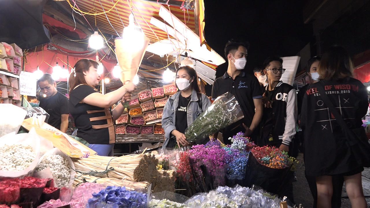 Chợ hoa Quảng Bá tấp nập dịp 20/10