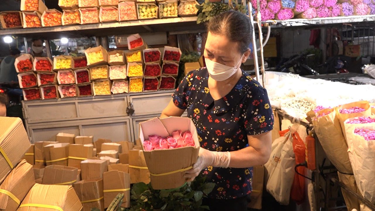 Chợ hoa Quảng Bá tấp nập dịp 20/10