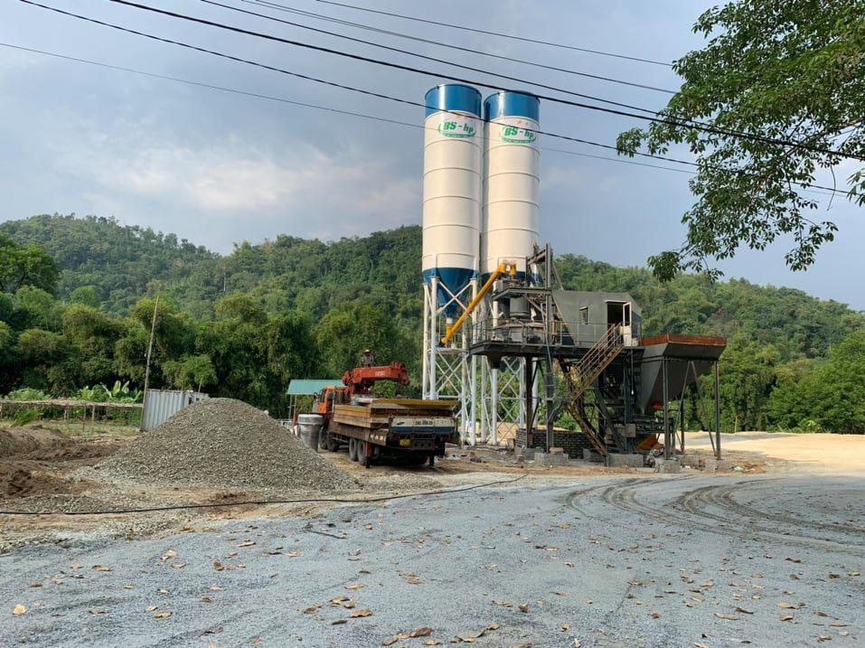 Trạm trộn bê tông xây trái phép bên bờ sông Năng: Vì sao vẫn chưa xử lý vi phạm?