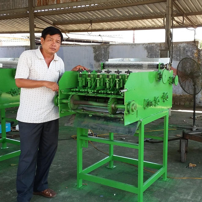 Tiếc sức người, dày công sáng chế máy chế biến điều