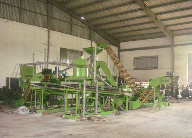 Tiếc sức người, dày công sáng chế máy chế biến điều