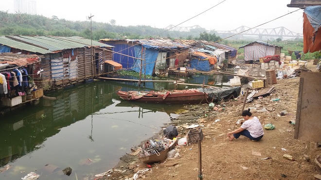 Những phận đời “chắp vá” nơi xóm nổi sông Hồng