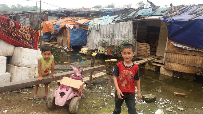 Những phận đời “chắp vá” nơi xóm nổi sông Hồng