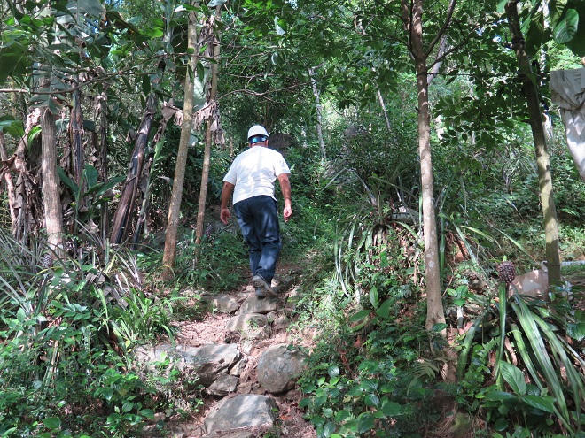 Ông lão “vác tù và hàng tổng” quên thân mình lo cho dân nghèo