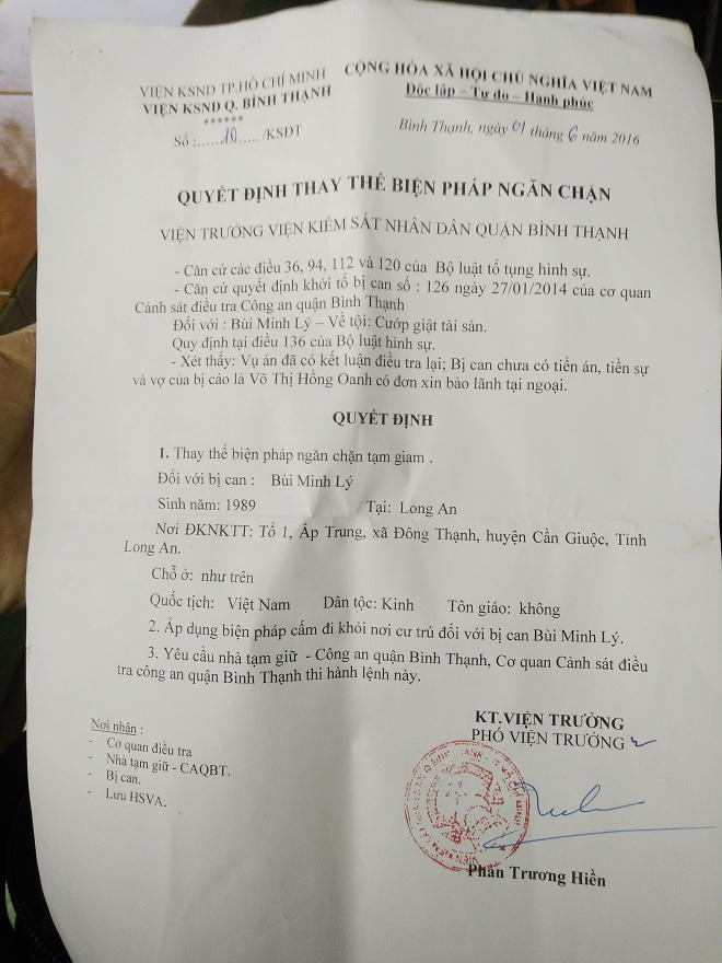 Vướng oan án cướp vì để roi điện trong cốp xe “phòng thân”?