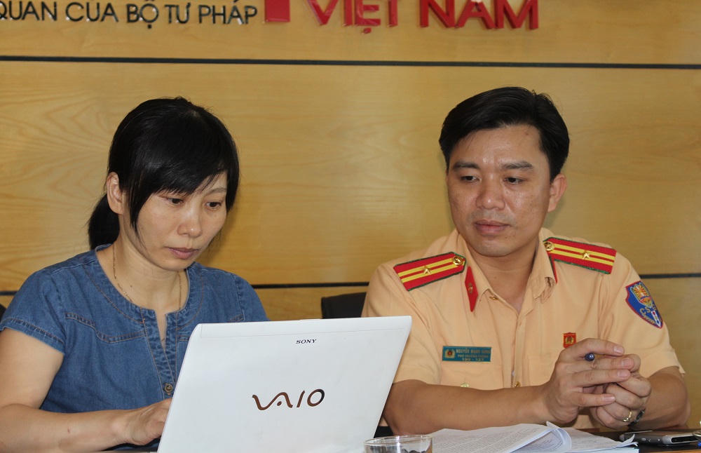 Trực tuyến với lãnh đạo CSGT Hà Nội về Nghị định 46