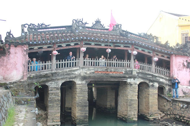 Chùa Cầu: đừng để “Ông già lọm khọm nhưng mái tóc vẫn còn xanh”