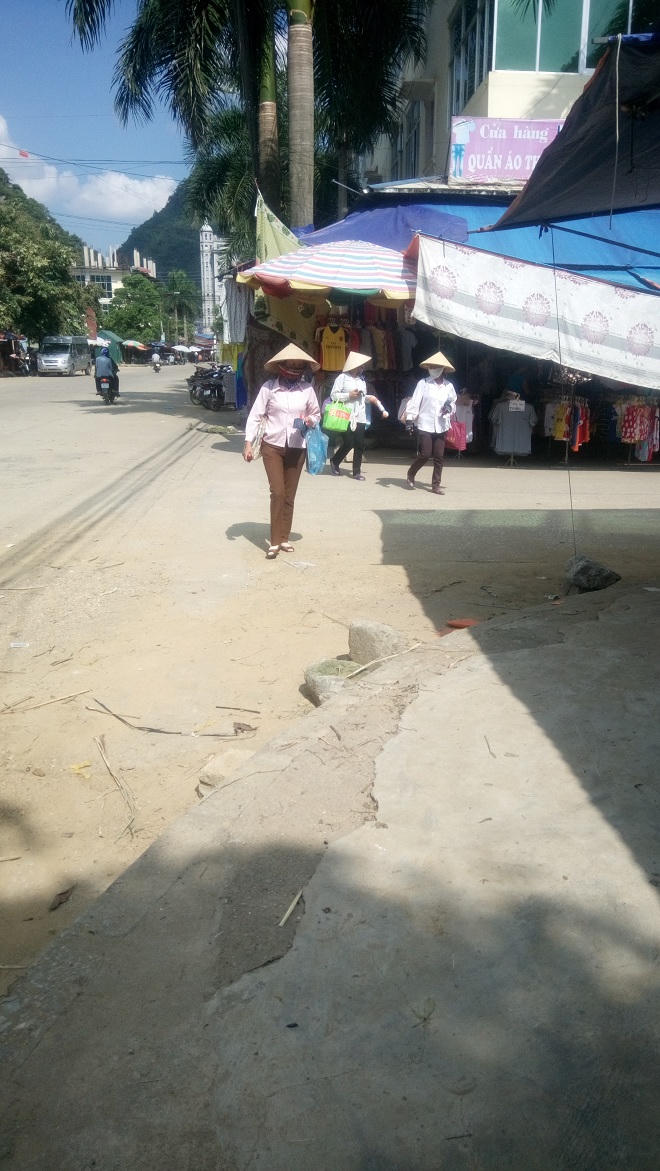 Thâm nhập chợ “hàng nóng” ở biên giới xứ Lạng