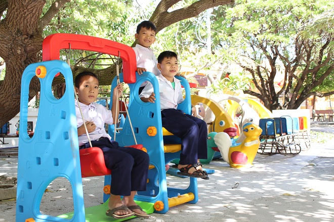 “Thiên thần” trên đảo Sinh Tồn