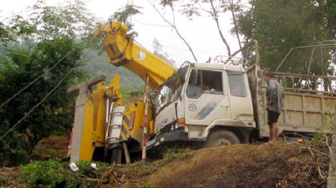 'Thót tim' cứu hộ giao thông