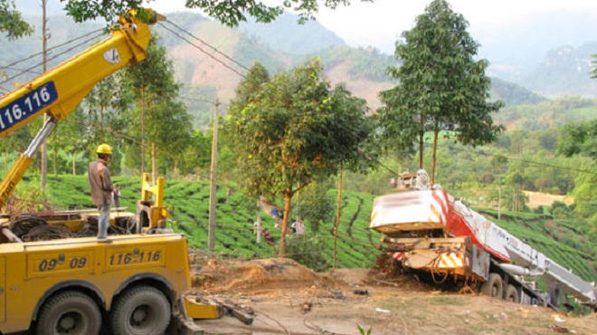 'Thót tim' cứu hộ giao thông