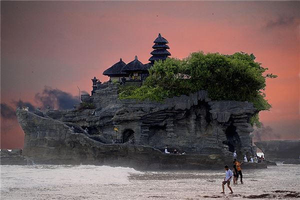 Đền Tanah Lot trong ánh chiều tà. Ảnh: unmotivating.com
