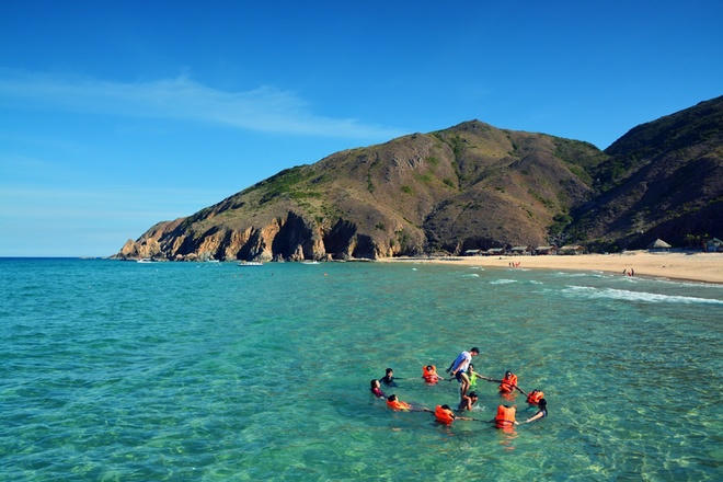 Nếu còn dư thời gian trong hành trình, bạn có thể tham quan thêm Hòn Sẹo, Hòn Cân và Đảo Yến kế bên Kỳ Co. Lựa chọn chuyến đi 2 ngày một đêm để tận hưởng thêm khoảnh khắc hoàng hôn và bình minh trên biển sẽ giúp bạn có thêm trải nghiệm. Nếu còn dư thời gian trong hành trình, bạn có thể tham quan thêm Hòn Sẹo, Hòn Cân và Đảo Yến kế bên Kỳ Co. Lựa chọn chuyến đi 2 ngày một đêm để tận hưởng thêm khoảnh khắc hoàng hôn và bình minh trên biển sẽ giúp bạn có thêm trải nghiệm.