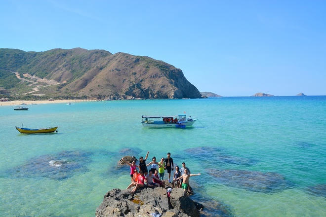 Chuyến đi ra Kỳ Co mất khoảng 250.000 - 400.000 đồng một người trọn gói các dịch vụ cano khứ hồi, bữa ăn; rất thích hợp để đi nghỉ lễ cùng gia đình hoặc nhóm bạn. Chuyến đi ra Kỳ Co mất khoảng 250.000 - 400.000 đồng một người trọn gói các dịch vụ cano khứ hồi, bữa ăn; rất thích hợp để đi nghỉ lễ cùng gia đình hoặc nhóm bạn.