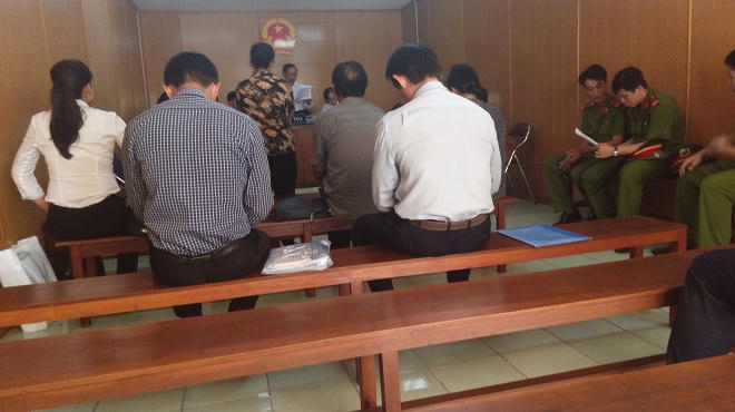 Lừa ngân hàng rút tiền công ty, ai là bị hại?