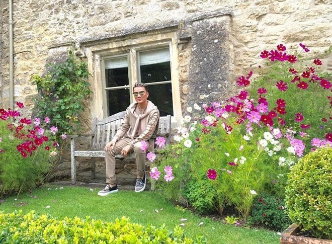 Mr Đàm thư giãn trong không khí tuyệt đẹp ở Anh Quốc