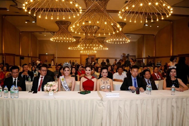 Giáng My đỏ rực lấn át dàn thí sinh