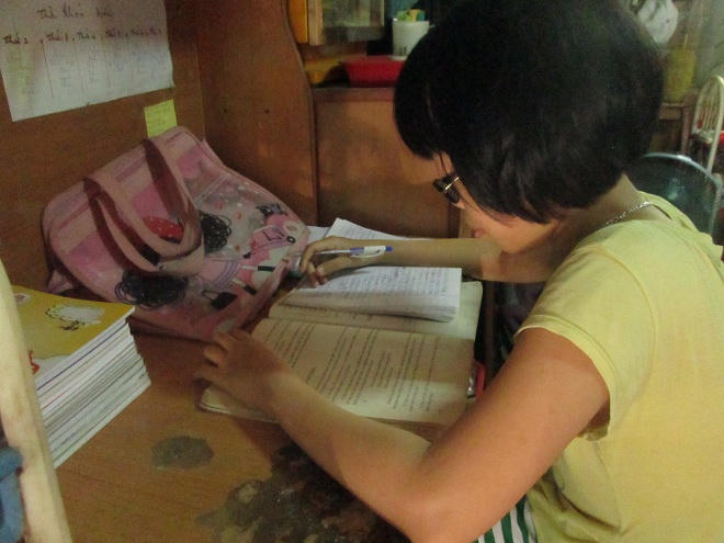 Xót xa vợ động kinh, con gái mắc bệnh quái ác mỗi tháng thay máu 1 lần