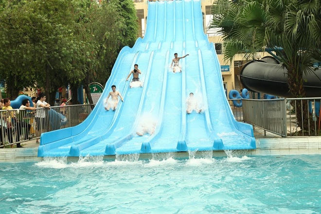 Công viên nước Hồ Tây giảm giá dịch vụ trước khi đóng cửa