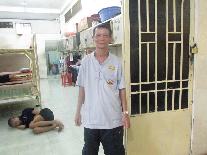 Người đàn ông hơn 20 năm làm “bảo mẫu” chăm sóc trẻ tật nguyền, bại não