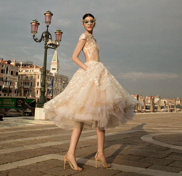 Kết quả hình ảnh cho CÔ DÂU THẾ GIỚI váy cưới ngắn