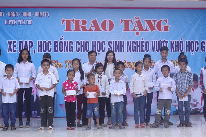 “Chắp cánh ước mơ” cho học sinh nghèo Yên Thế