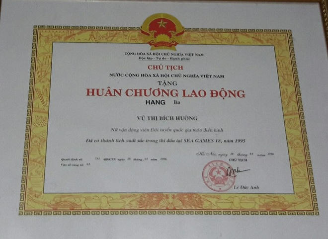 'Nữ hoàng điền kinh' chống chọi với bệnh sụt đốt sống